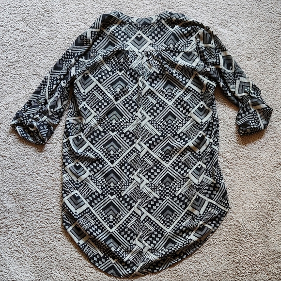 Lush black & white geometric print tunic top, size small - Picture 2 of 6